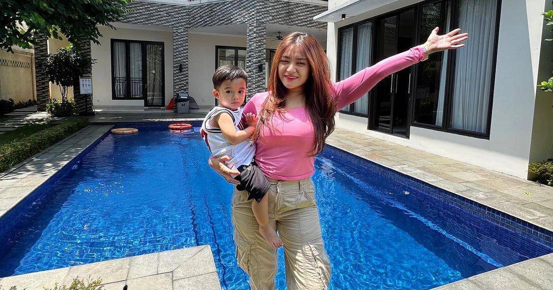 Instagram.com/nathalieholscher